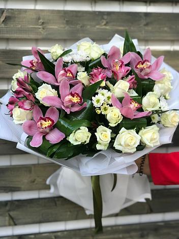 Букет цветов из: Розы и Хризантемы в Решоткино