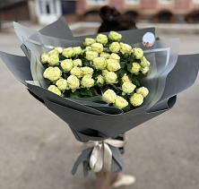 Букет Белые кустовые розы Солинеро в Решоткино