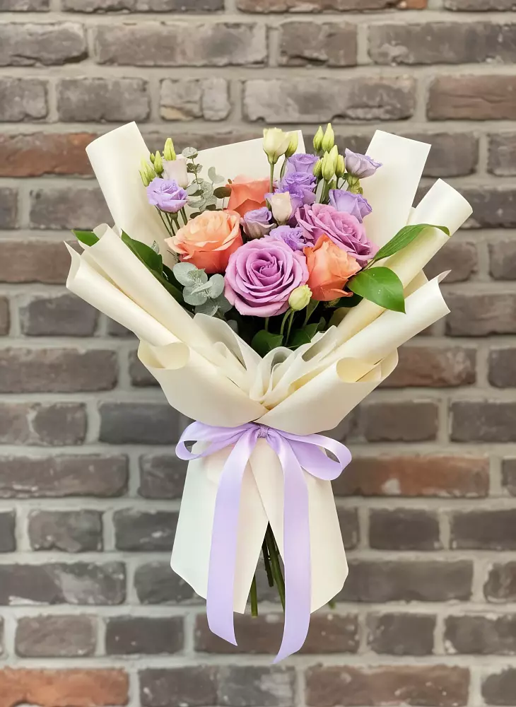 Букет цветов из: Лизиантусы и Розы в Решоткино