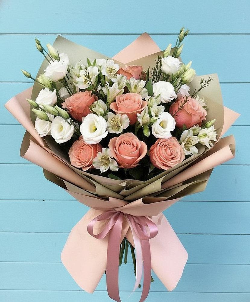 Букет цветов из: Розы, Альстромерии и Лизиантусы в Решоткино