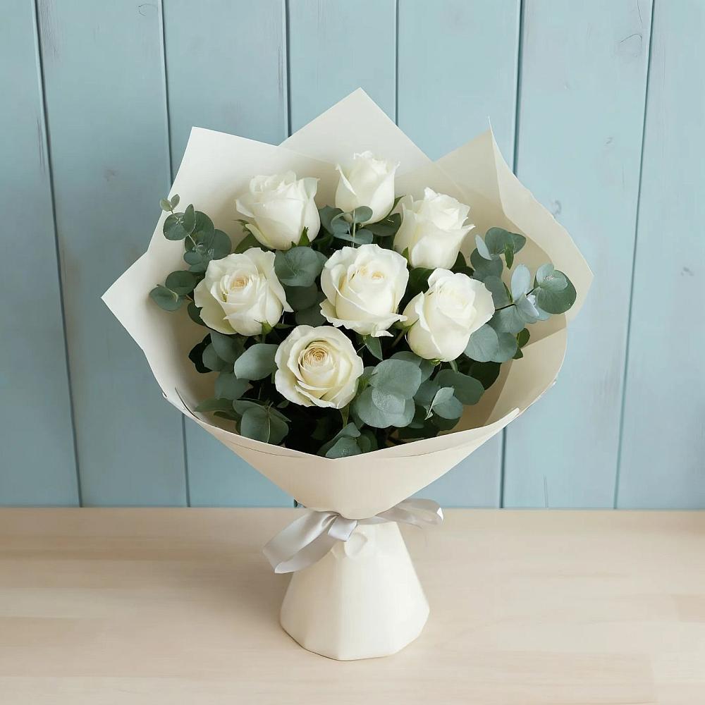 Букет Белые розы в Эвкалипте в Решоткино