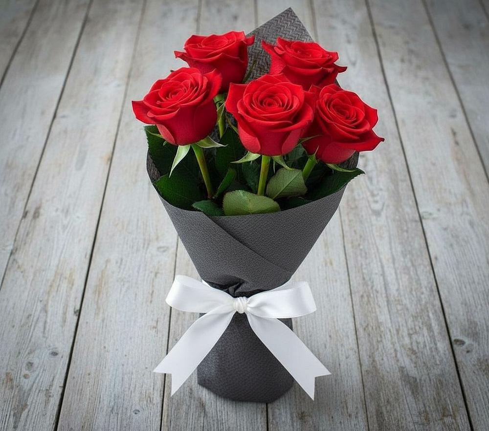 Букет 5 Красных роз Эдлесс Лав в Решоткино