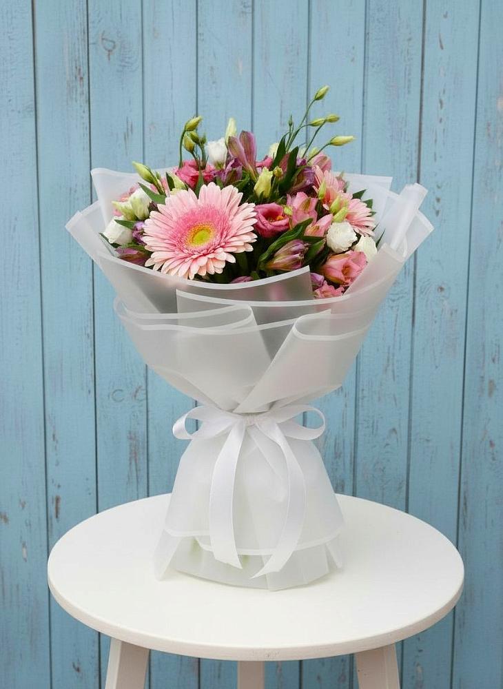 Букет цветов из: Герберы, Альстромерии и Лизиантусы в Решоткино