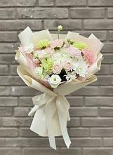 Букет цветов из:  Гвоздики, Розы, Лизиантусы и Хризантемы #REPLACE_PRED# Решоткино