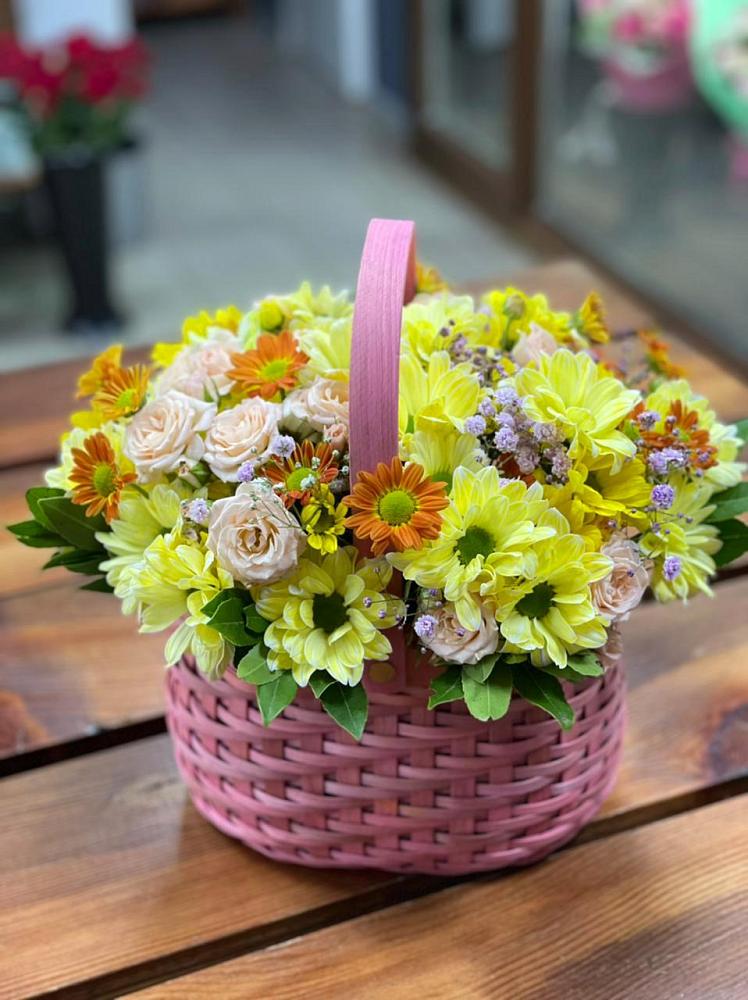 Цветочная композиция из Хризантемы и Розы в корзине в Решоткино