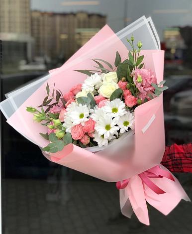 Букет цветов из: Розы, Лизиантусы и Хризантемы в Решоткино